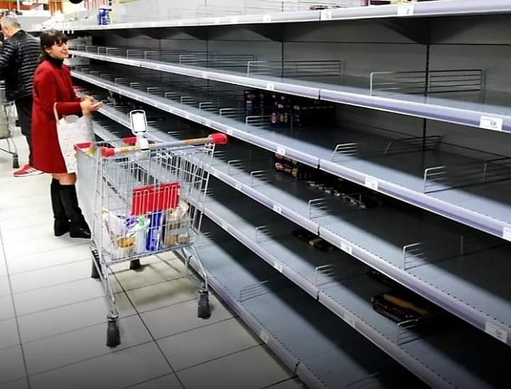 Disseminação do coronavírus leva Espanha a fechar Parlamento e escolas