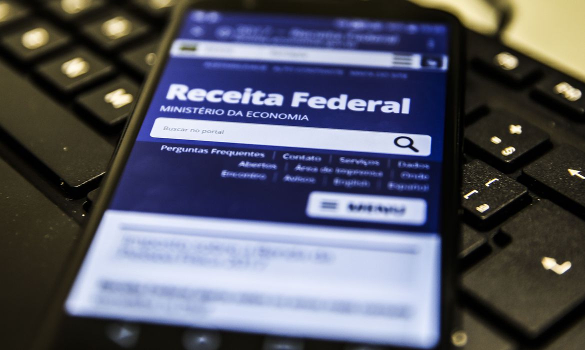 Receita federal abre na sexta-feira (24) consulta ao 3º lote de restituição do IRPF