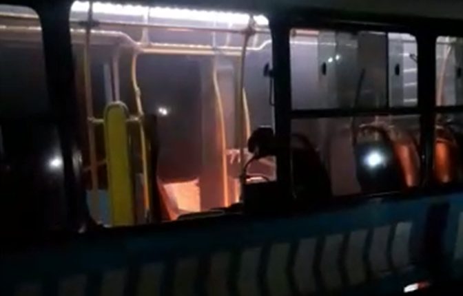 Ônibus do Eixão pega fogo em Goianira