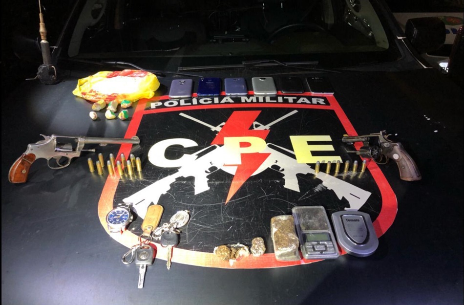 Polícia apreendeu drogas e armas com a quadrilha
