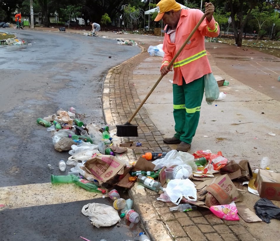 12 toneladas de lixo no pré-carnaval de Goiânia