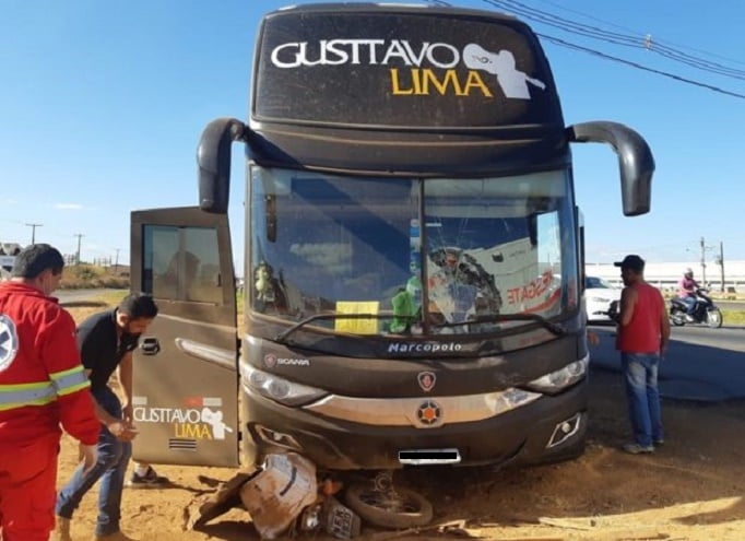 Em 2019 um carro da empresa de Gusttavo Lima se envolveu num acidente que resultou na morte de um motociclista (Foto: Divulgação/PRF)