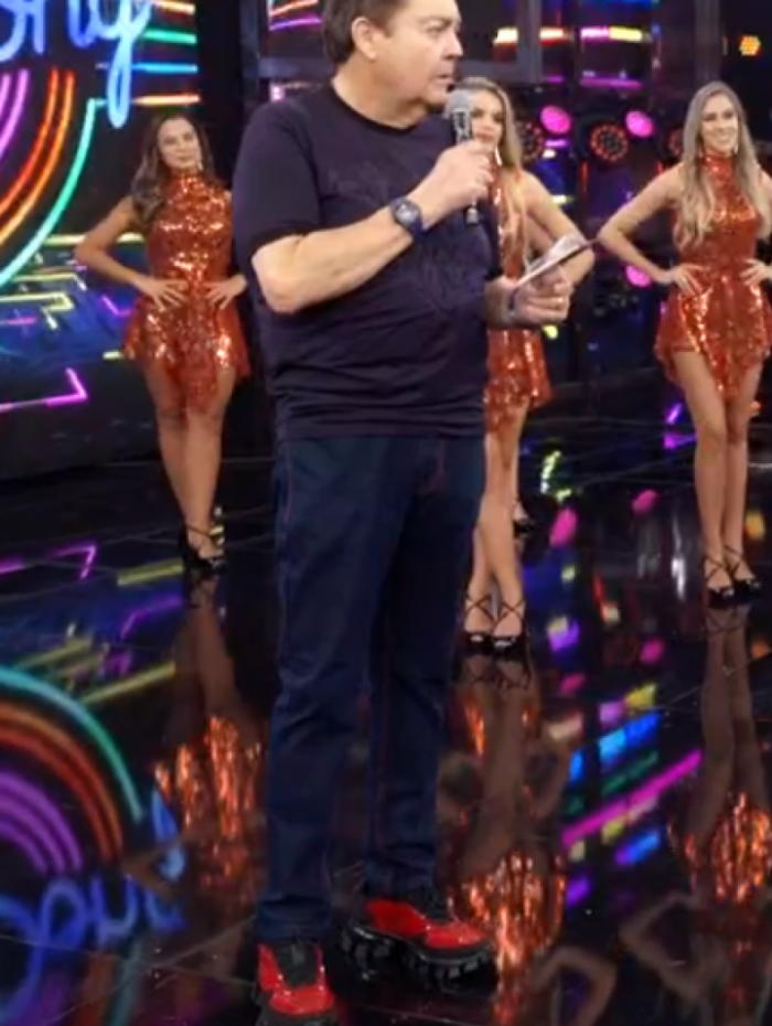 Faustão usa tênis de R$ 4 mil e é comparado a Transformers