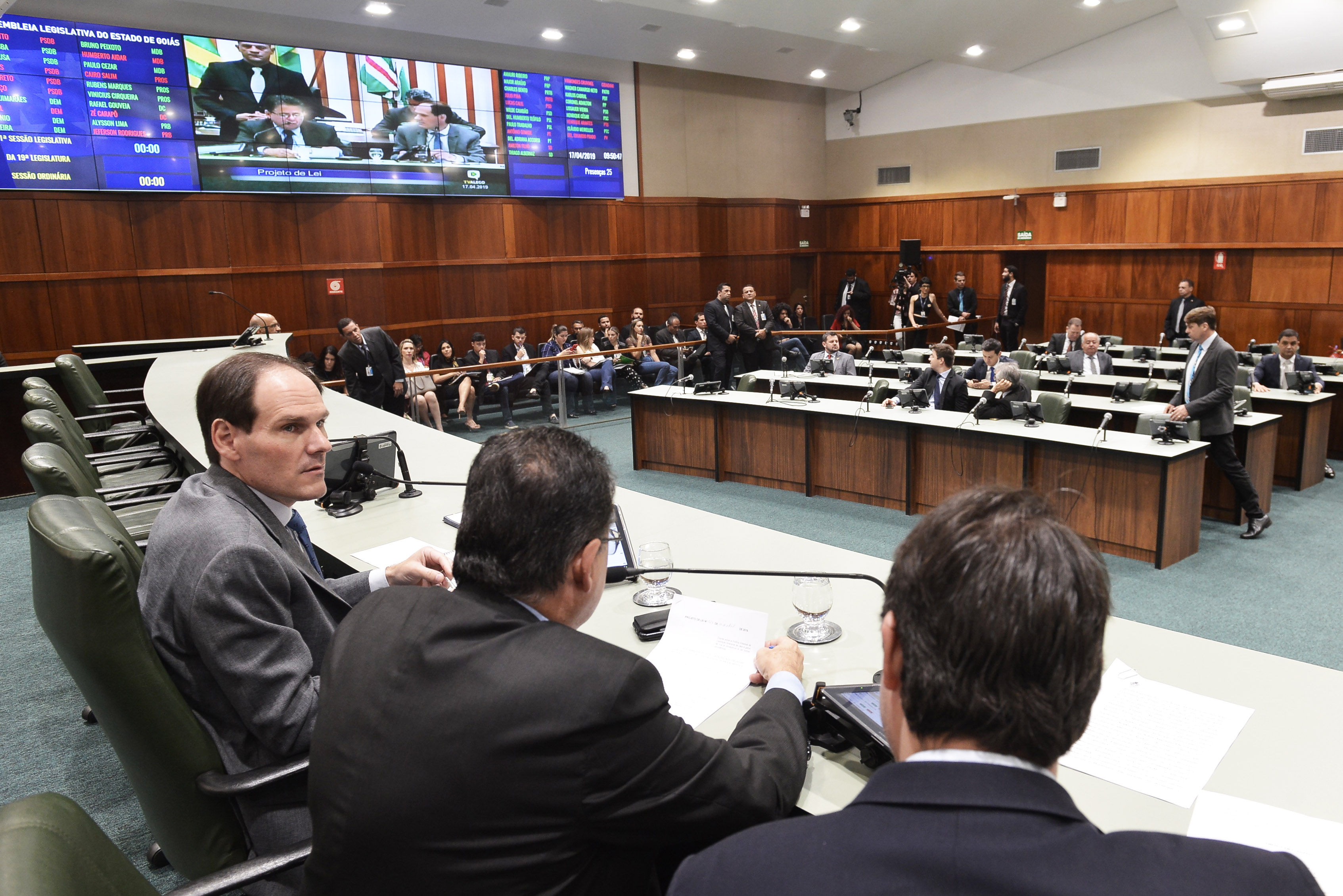 Vice-líder do governo na Alego quer suspensão das sessões por duas semanas