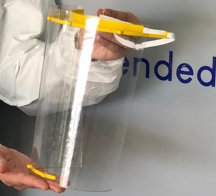 Professores e estudantes da UFG desenvolvem máscara de plástico para profissionais da saúde