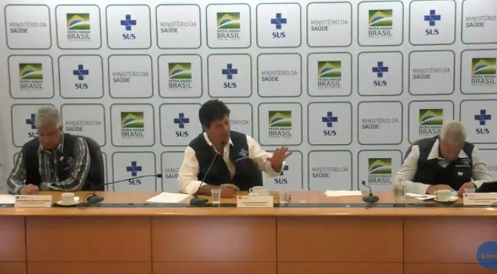 Ao centro, o ministro da Saúde, Luiz Henrique Mandetta (Foto: Reprodução)