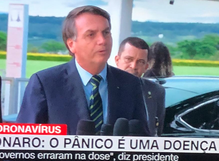 Presidente Jair Bolsonaro em entrevista coletiva (Foto: Reprodução)