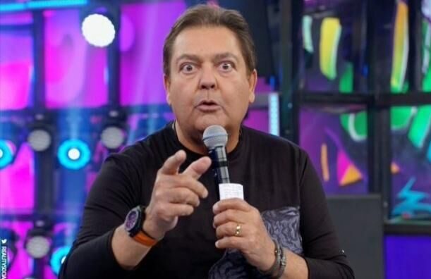 Trabalhos do programa do apresentador na emissora seguem normalmente. Faustão testa positivo para Covid-19 e se afasta de gravações na Band