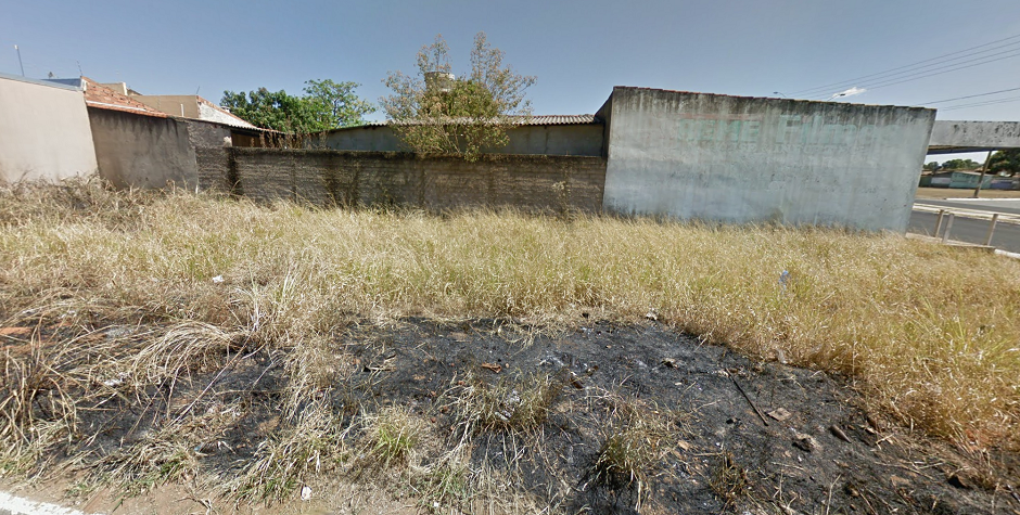 A mulher encontrada morta, nua e com sinais de violência sexual não era usuária de drogas e não possuía passagem pela polícia, diz delegado Charles Ricardo Lobo Junior. (Foto: Reprodução / Google Street View)