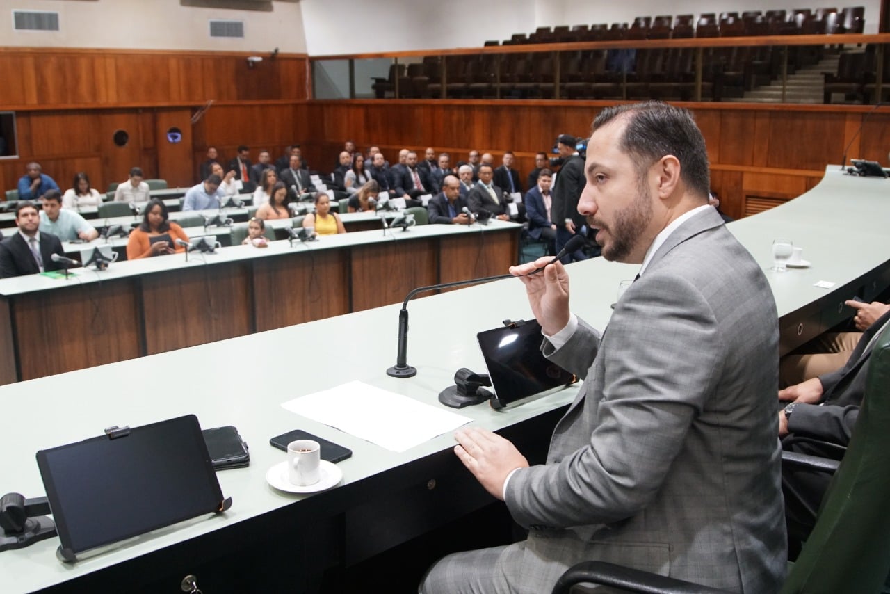 Vice-líder do governo na Alego quer suspensão das sessões por duas semanas