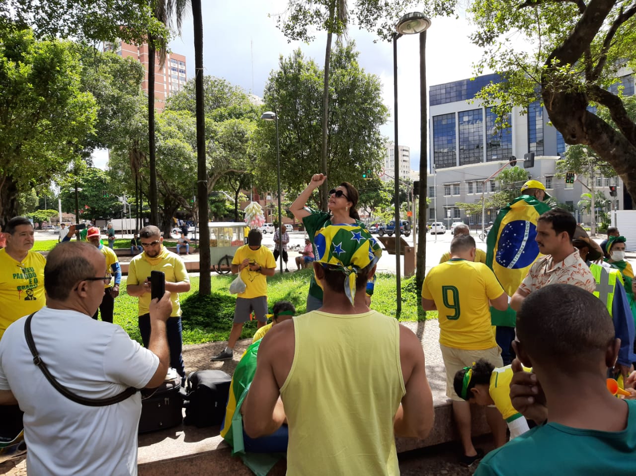 Mesmo com cancelamento, atos pró-governo federal acontecem na Praça Cívica