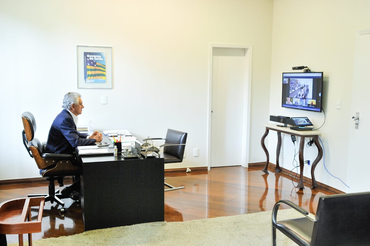 Caiado pede a Bolsonaro compensação de ICMS e maior agilidade no FCO