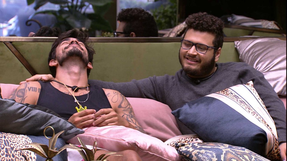 BBB Eu te amo independentemente de você amar diz Victor a Guilherme