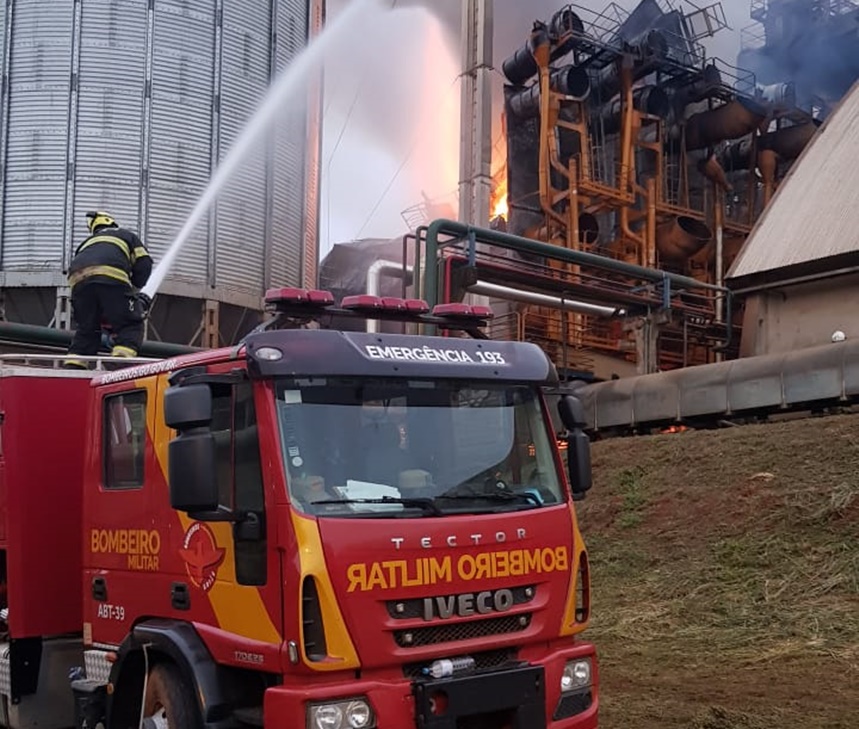 Fogo atingiu uma secadora de soja em Ipameri