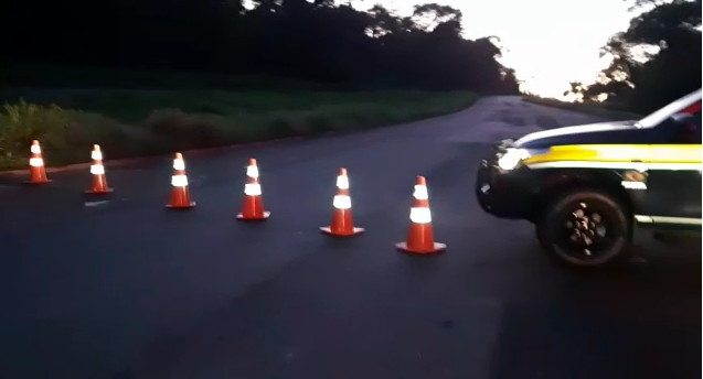 A BR-452, em Rio Verde, teve o tráfego liberado no final da noite deste sábado (14). (Foto: PRF)