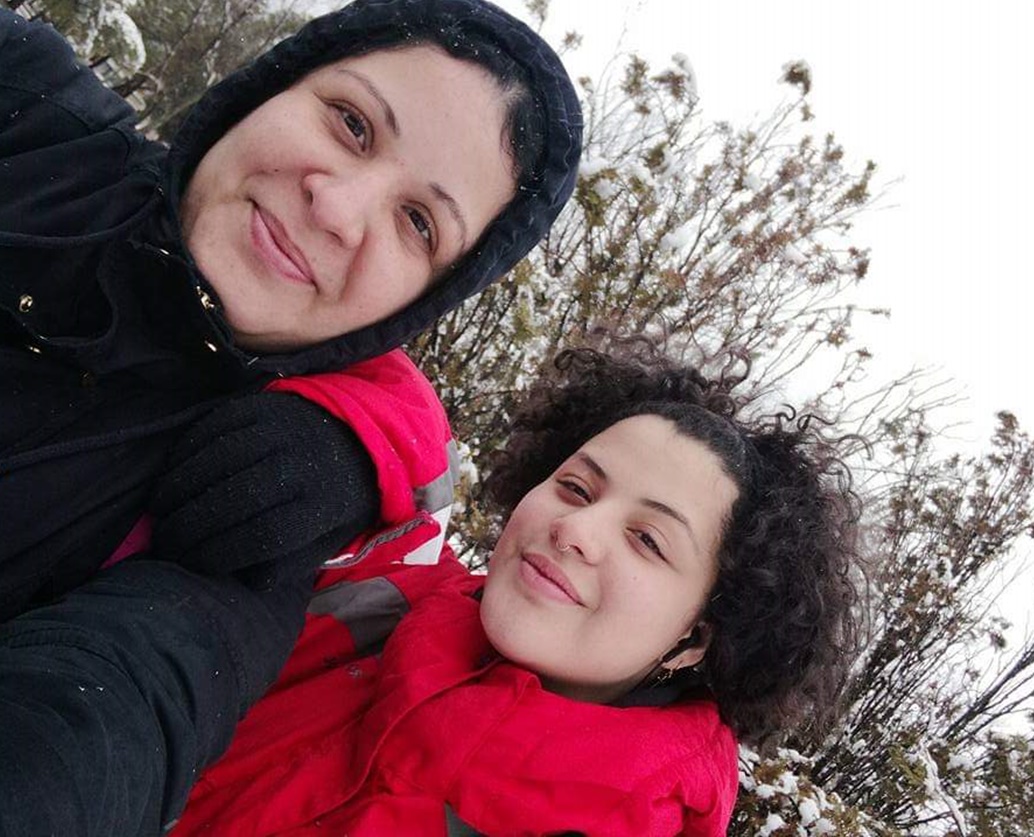 Goiana que mora na Espanha relata que a mãe está trabalhando na quarentena