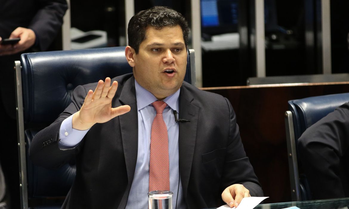 Alcolumbre teme crise "sem precedentes" no País