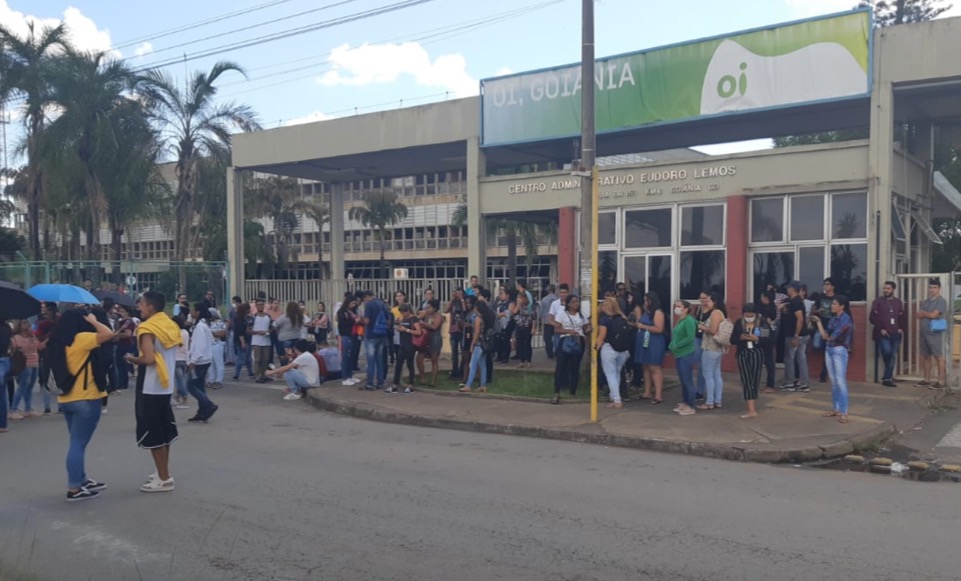 Justiça determina redução de trabalhadores pela metade em call centers