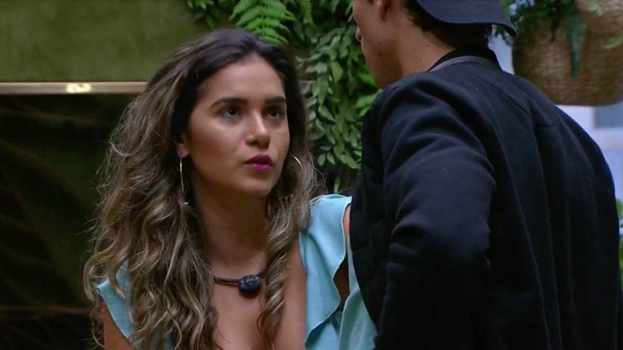 BBB 20: Gizelly diz para Prior: 'Não gosto do seu jogo, mas gosto do seu beijo'