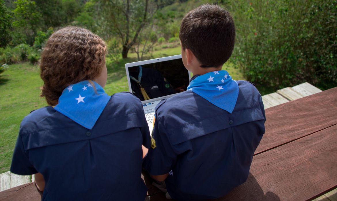 Escoteiros lançam plataforma online com atividades educativas
