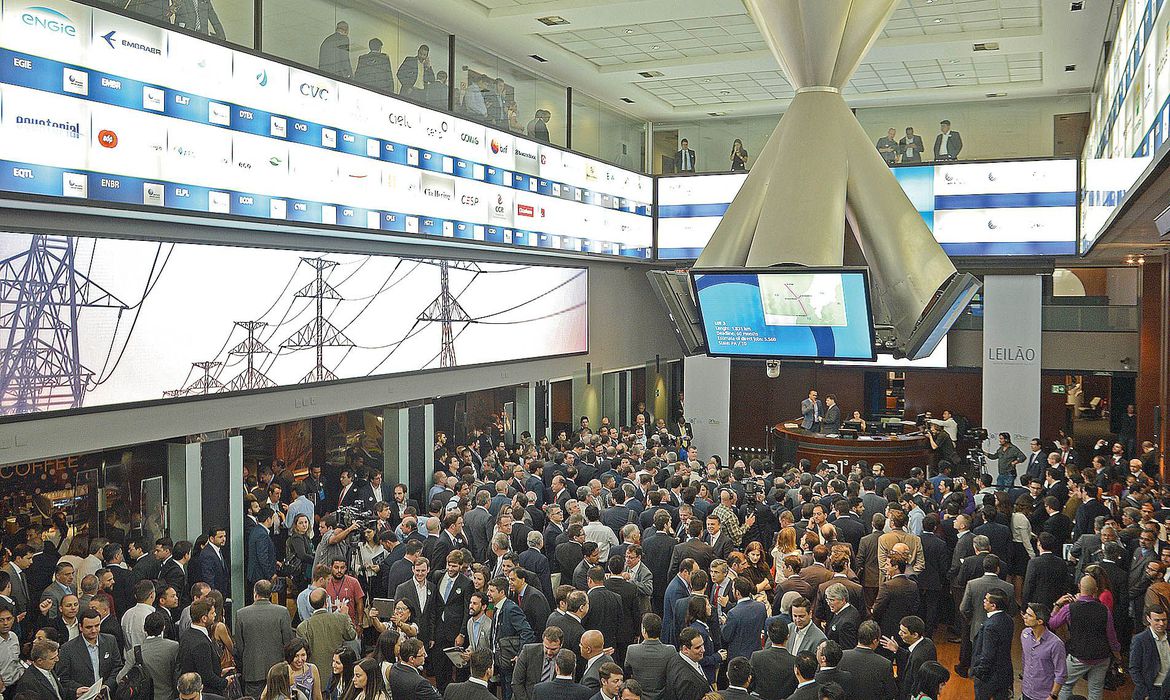 A bolsa paulista começava a sexta-feira com o Ibovespa em alta de 14%, acompanhando a recuperação de mercados acionários no exterior. (Foto: Rovena Rosa/Agência Brasil)