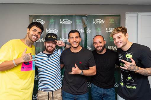 Dupla sertaneja Lucca e Mateus assinam com escritório de funk