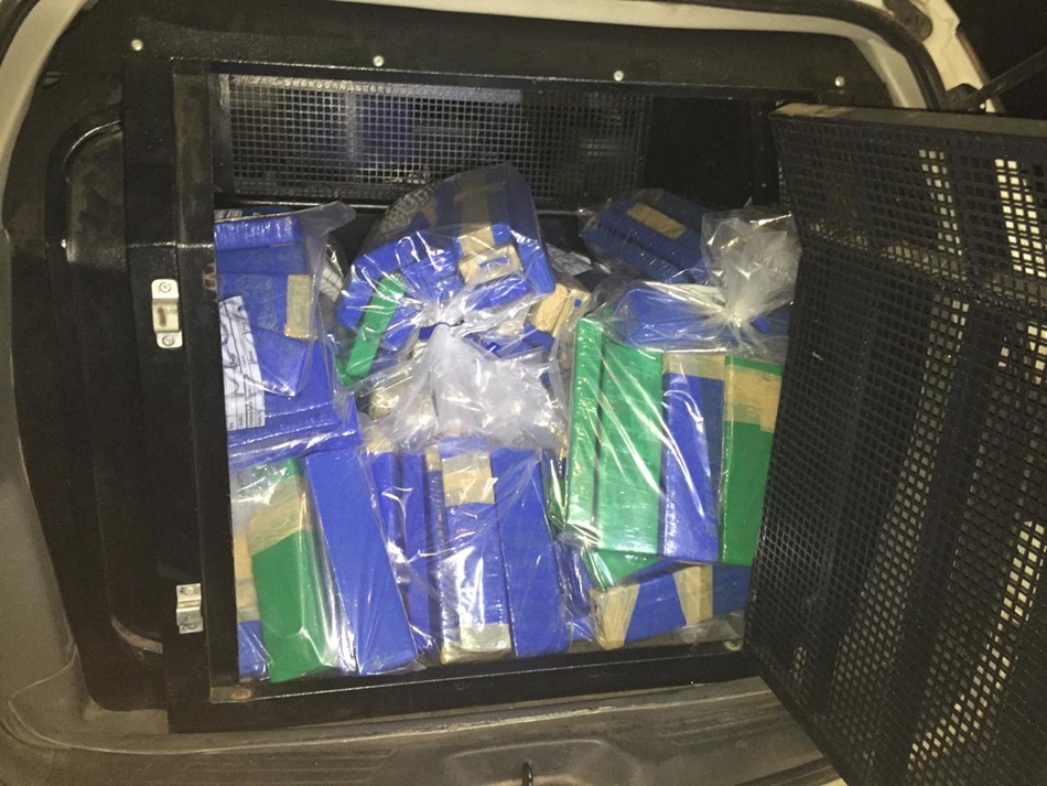 PM encontra 200 kg de maconha e prende motorista de aplicativo por tráfico de drogas