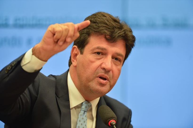 Sistema de saúde pode entrar em colapso em abril, diz ministro