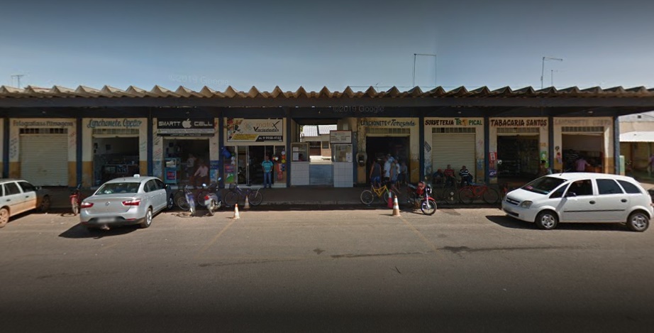 Um homem em situação de rua, que não teve o nome divulgado, foi assassinado dentro do banheiro da rodoviária de Nazário. (Foto: Google Street View)