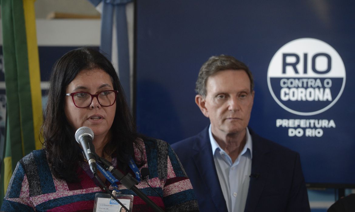 A secretA secretária municipal de Saúde do Rio, Beatriz Busch, apresentou exame positivo para o novo coronavírus. (Foto: Fernando Frazão/Agência Brasil)ária municipal de Saúde do Rio de Janeiro, Beatriz Busch, internou-se ontem (30) com suspeita de infecção pelo novo coronavírus. (Foto: Fernando Frazão/Agência Brasil)