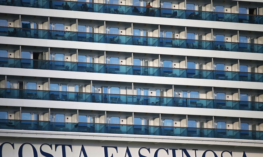 Cerca de 230 tripulantes deixam hoje navio Costa Fascinosa em Santos