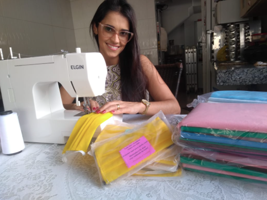 Empresária Flávia Mendonça: luta para produzir pelo menos 20 mil máscaras a toque de caixa (Foto: Arquivo pessoal)