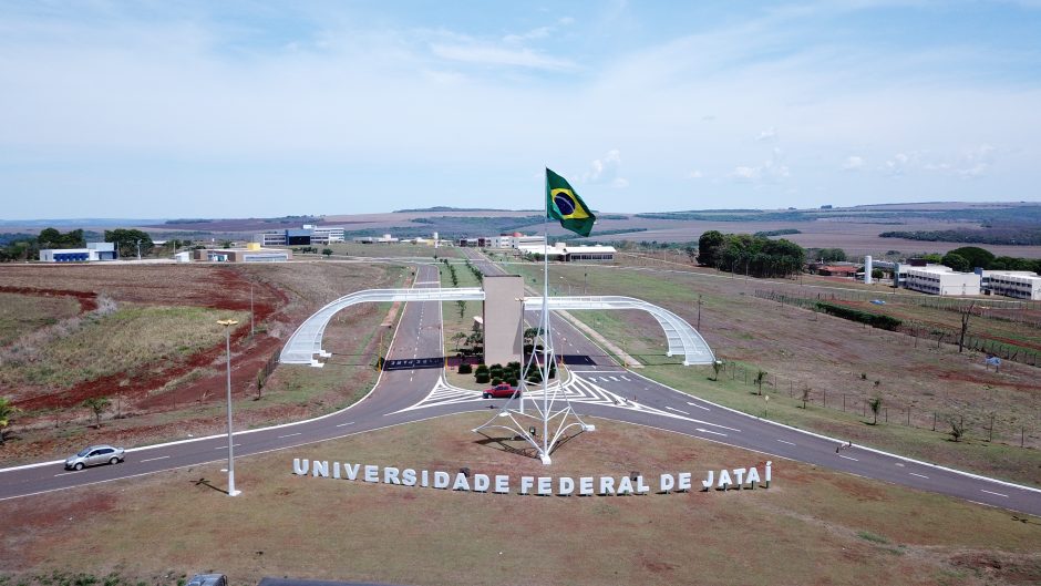 UFJ antecipa colação de grau de 30 profissionais da saúde