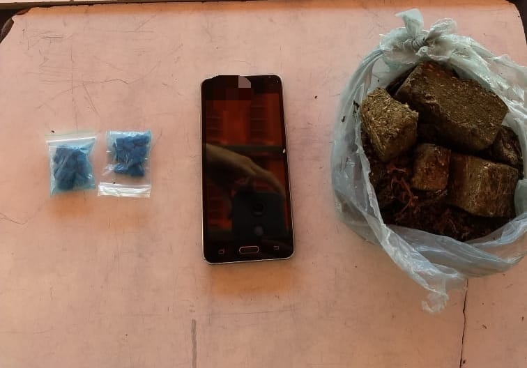 Agentes do presídio de Caldas interceptam envio de drogas, mas suspeitos fogem