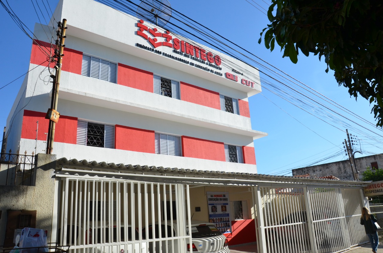 Sintego entra na justiça para reverter decreto que suspende contratos temporários