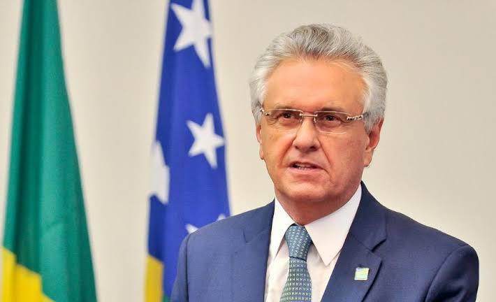 Cientistas políticos analisam recuo de Caiado na emissão de decreto