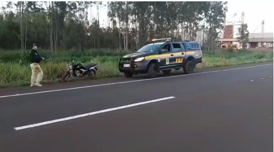 Ele e dois amigos estavam em uma pescaria quando foram atacados por abelhas