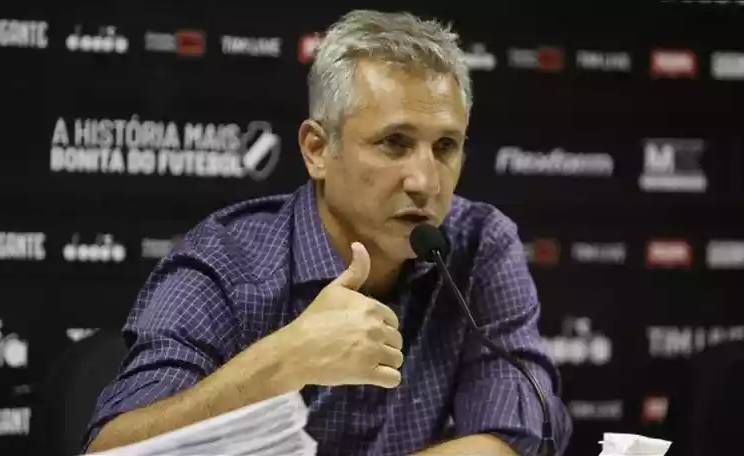 O clube Vasco da Gama iniciou campanha para arrecadar cestas básicas e produtos de limpeza e de higiene pessoal para comunidades carentes. (Foto: Wellington Campos)