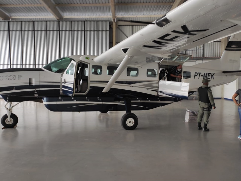 Pm prendeu 11 por tráfico internacional de drogas em avião com 600 kg de cocaína