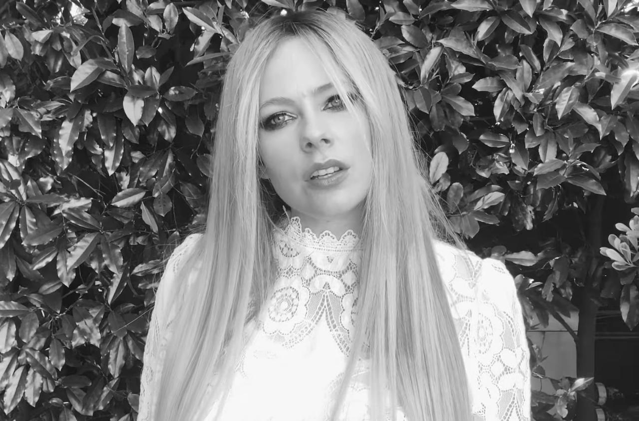 Avril Lavigne faz homenagem a profissionais da saúde em novo clipe We Are Warriors