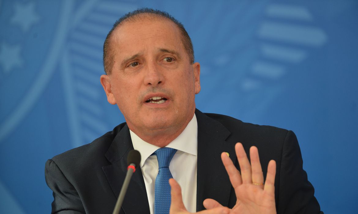 Cerca de 600 mil trabalhadores informais já se cadastram na manhã de hoje (7) para receber o auxílio emergencial. (Foto: Marcello Casal Jr/ Agência Brasil)