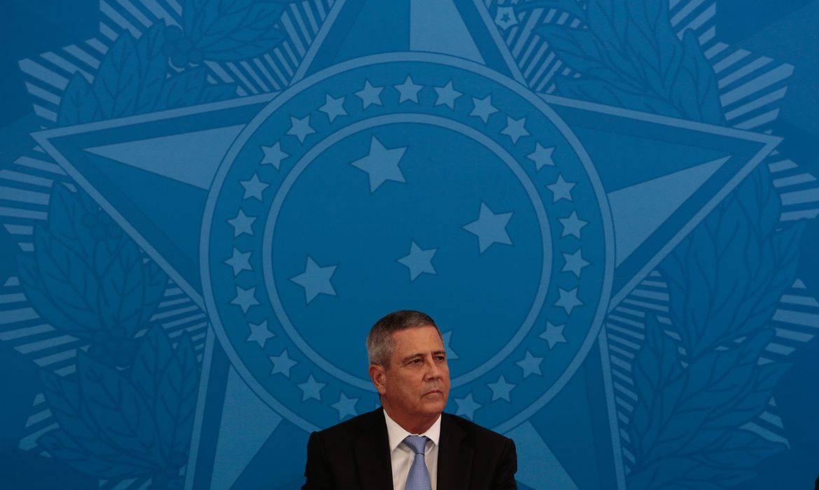 Um total de 768 brasileiros desembarcou no país nesta sexta(3), oriundos de diferentes países, em meio à pandemia do novo coronavírus. (Foto: Marcelo Casal Jr/Agência Brasil)