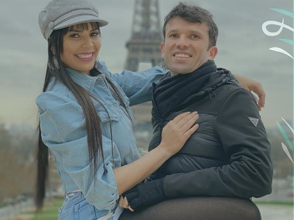 Hoje curada, a jornalista Andréia Bouson conta que teve “medo de não acordar no outro dia” ao contrair a covid-19 durante viagem para a Europa. (Foto: reprodução)