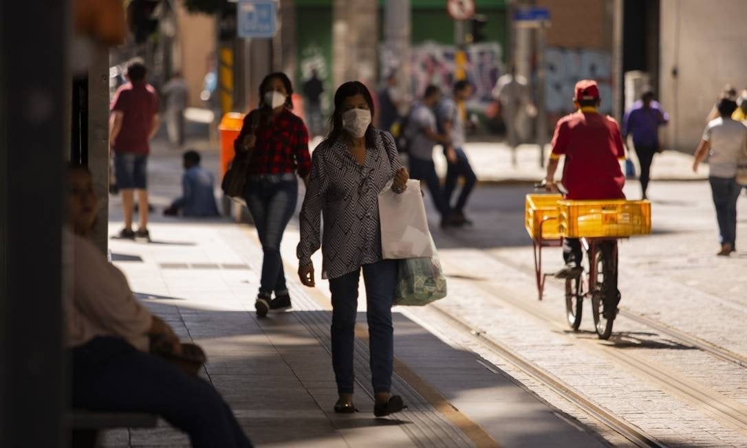 No Brasil, maioria dos contaminados por coronavírus tem de 20 a 39 anos, diz estudo