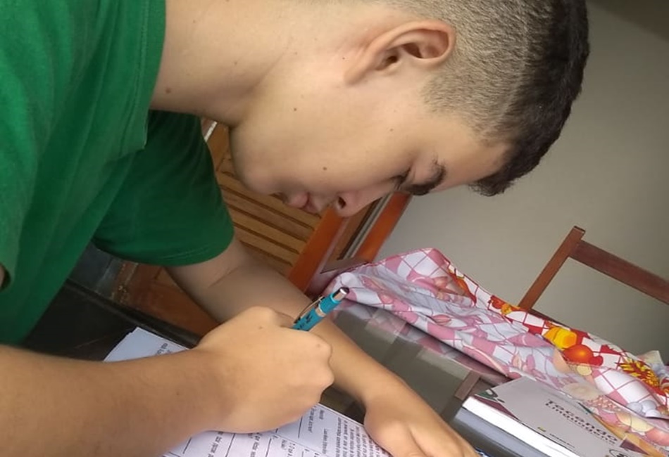 Brasil tem 4,8 milhões de crianças e adolescentes sem internet em casa