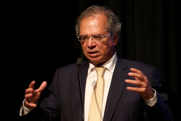 #TchauGuedes está entre os assuntos de destaque no Twitter