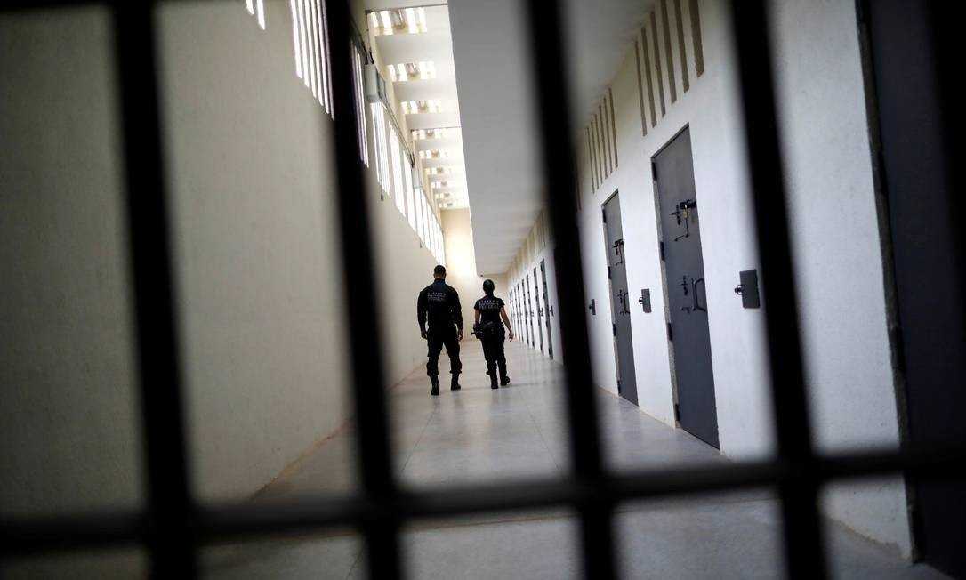 Dezessete pessoas escaparam hoje (14), do Centro de Detenção Provisória, do Complexo Penitenciário da Papuda, em Brasília (Foto: Ueslei Marcelino / Reuters)
