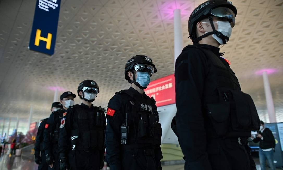 Três ativistas chineses estão desaparecidos desde o dia 19 de abril após publicarem artigos sobre o coronavírus que foram censurados. (Foto: Hector Retamal / AFP)
