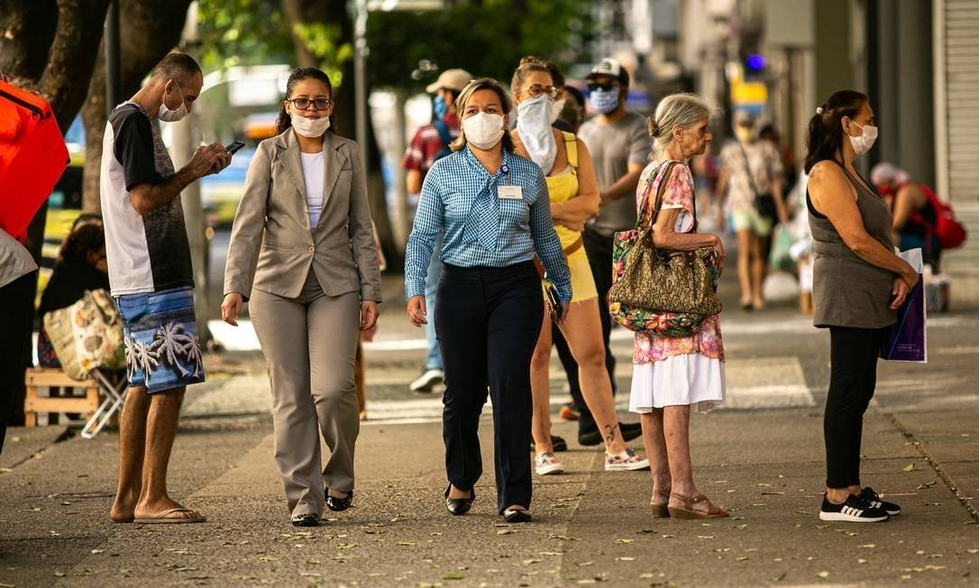 Infectologista da UFRJ teme explosão de casos de Covid com retomada de atividades