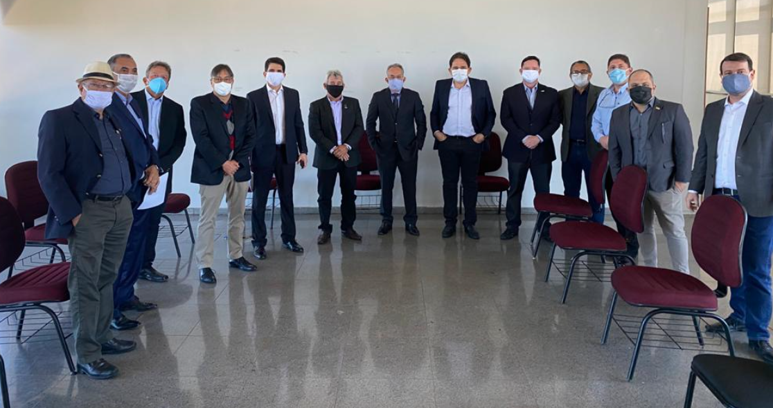 Comitê de crise da prefeitura de Goiânia reunido com representantes do Fórum Empresarial nesta quarta-feira (Foto: Divulgação)